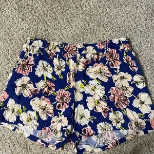 Floral shorts, size Medium
